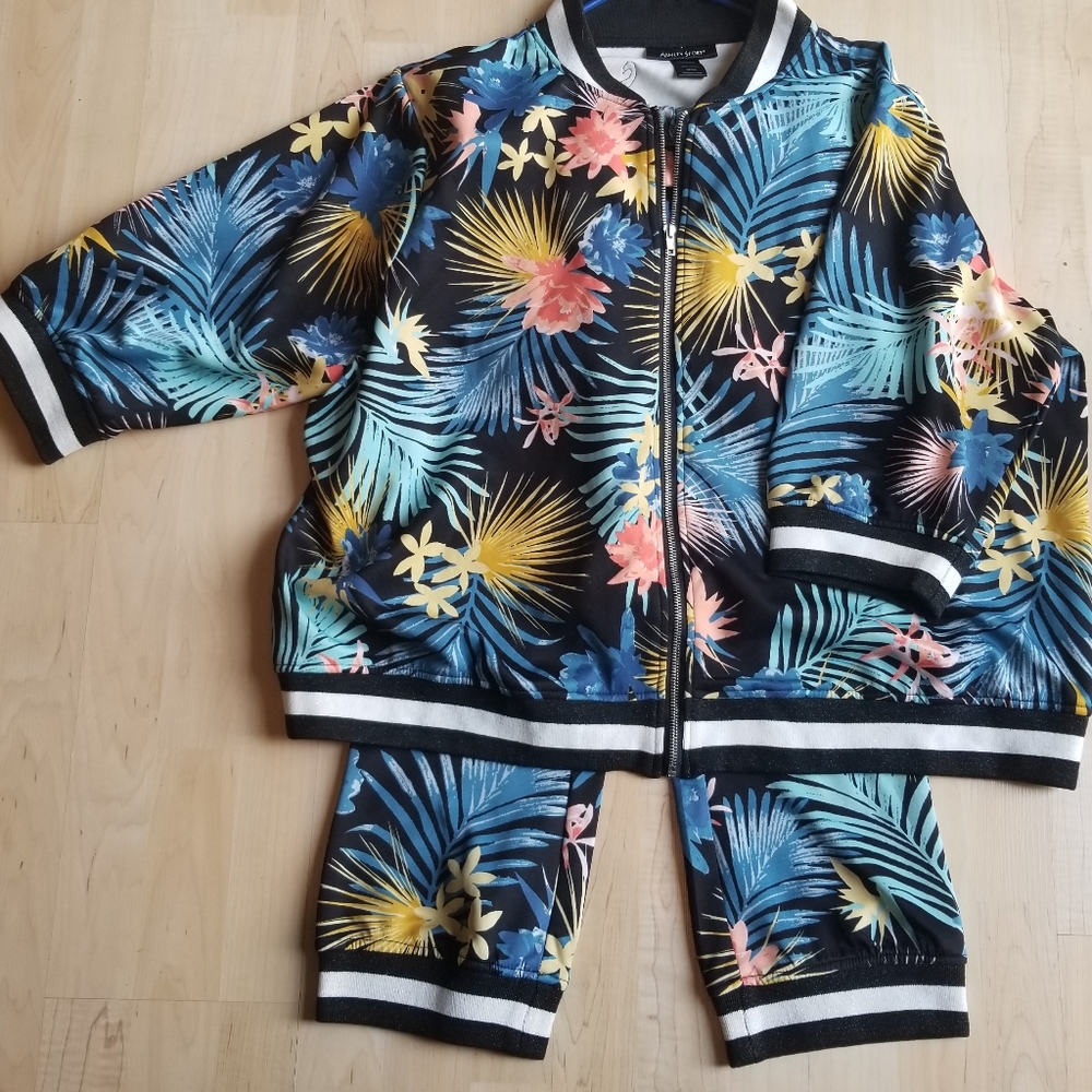 Size 18/24 2piece Crop Embroidered Activewear by Ashley Stewart